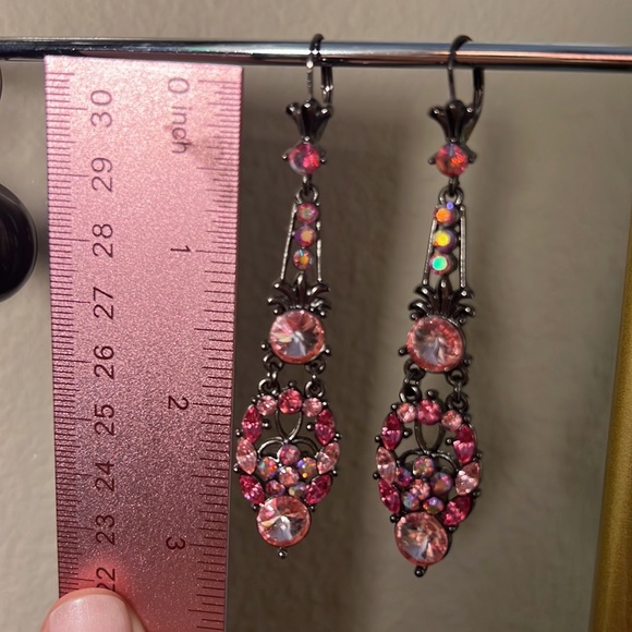 Jewelry - Pink jewels black metal clasp dangle earrings sparkly costume jewelry hang 3”